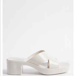 Torrid Jelly Criss Cross in Cream